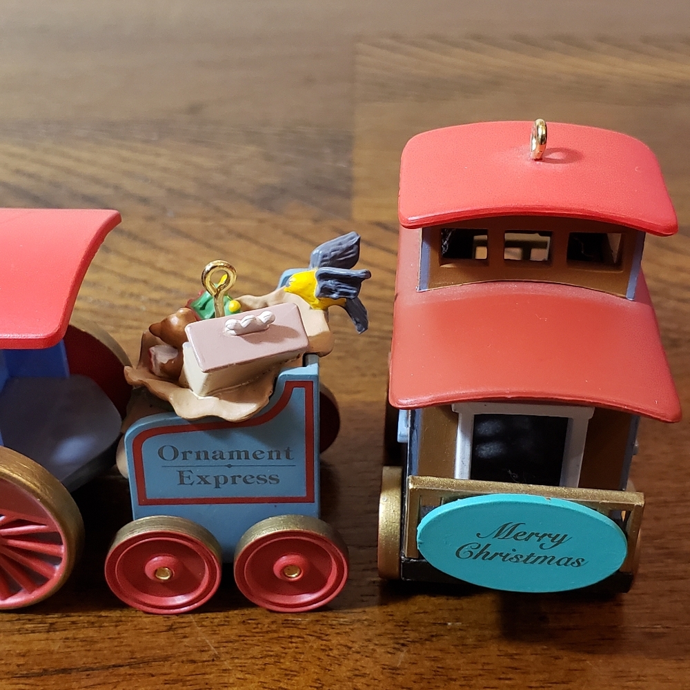 Hallmark Ornament Train - Picture 5 of 8